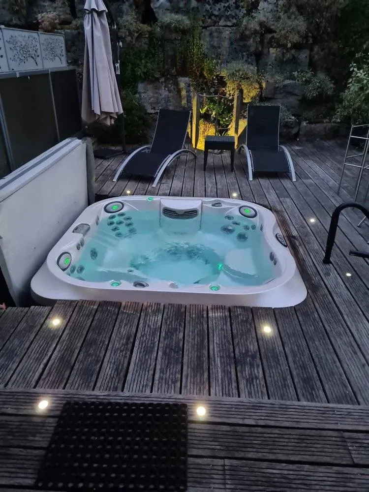 jacuzzi bleu